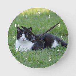Söt Black and White Tuxedo Cat Photo Rund Klocka