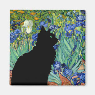 Söt Black cat i fält på Irises on Frig Magnet