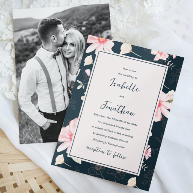 Söt  blått Blommönster Foto Bröllop Inbjudningar (This pretty blue wedding invitation features whimsical pink flowers and pretty script with one photo)
