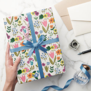 Söt blommigt med påsk rosa & grönt som omsluter presentpapper