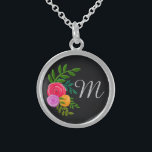 Söt Blommigt på chalkboard Monogrammed Sterling Silver Halsband<br><div class="desc">Enkel blommigt och elegant för vattenfärg på svart personlig på rityta med inledande .</div>