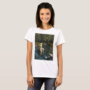 Söt Blonde Fairy Paddling i en skogsström T Shirt