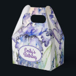 Söt Blue Iris Blommigt Birthday Cake Favbox Presentaskar<br><div class="desc">Söt Blue Iris Blommigt blommor Bröllop/Birthday Cake Favor Boxes,  med fullt Anpassade namn. Designad från en av mina vattenfärgsmålningar.</div>