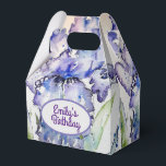 Söt Blue Iris Blommigt Birthday Cake Favbox Presentaskar<br><div class="desc">Söt Blue Iris Blommigt blommor Bröllop/Birthday Cake Favor Boxes,  med fullt Anpassade namn. Designad från en av mina vattenfärgsmålningar.</div>