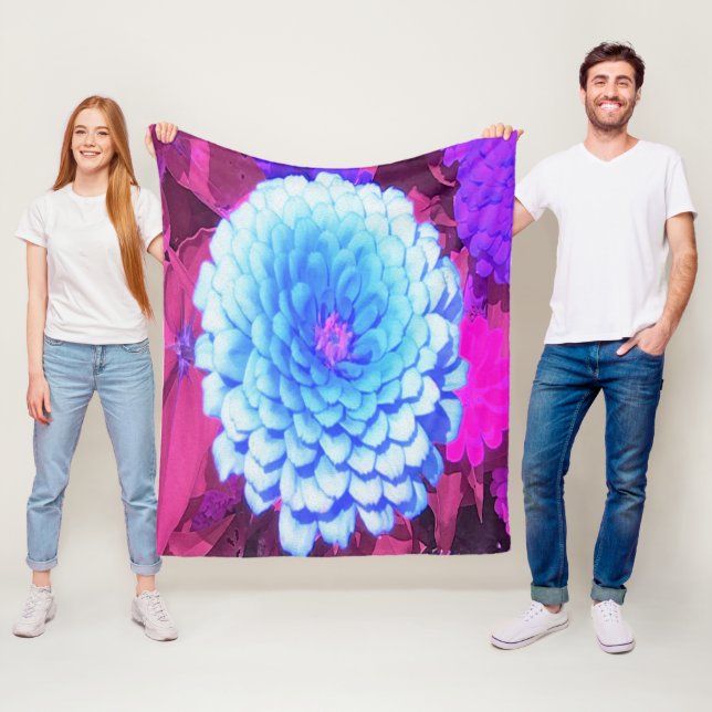 Söt Blue Zinnia i Lila Summer Garden Fleecefilt (På plats)