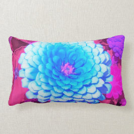 Söt Blue Zinnia i Lila Summer Garden Lumbarkudde