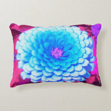 Söt Blue Zinnia i Lila Summer Garden