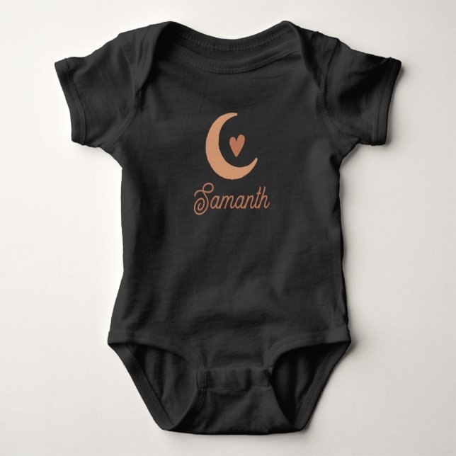 Söt boho hjärta och måne monogram namn babyflicka t shirt (Framsida)