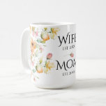 Söt Boho Orange Rosa  vattenfärgsfru blommigt fru  Kaffemugg<br><div class="desc">Romantisk söt boho-blommor - hustru och mamma mugg. Perfekt för vår, sommar- eller fallhändelser. Vackra målarter för land, boho, trädgård och blommigt tillfälle. Om du vill börja ändra namn och händelseinformation klickar du på "Anpassa den här mallen" och redigerar ordalydelsen i mallrutorna. Om du vill komma åt det mer avancerade...</div>