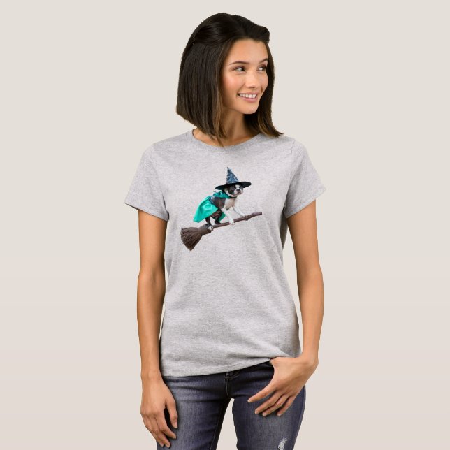 Söt Boston Terrier-häxa T Shirt (Hel framsida)
