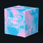 Söt bröllopstårtfavoritlåda presentaskar<br><div class="desc">Söt bröllopstårtfavoritlåda presenterar en unik och fantasifull stil till vilken bröllopsfest som helst med lätthet. Dessa gör de perfekta bröllopstårtlådorna med lätthet. Designern har lämnat designen öppen för att du ska kunna fördjupa dig i designen och skapa ditt eget unika uttalande med bakgrundsfärger och text, gå vidare och gör ditt...</div>