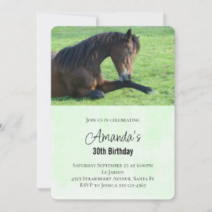 Söt Brown Horse Lutning i Grass Birthday Inbjudningar