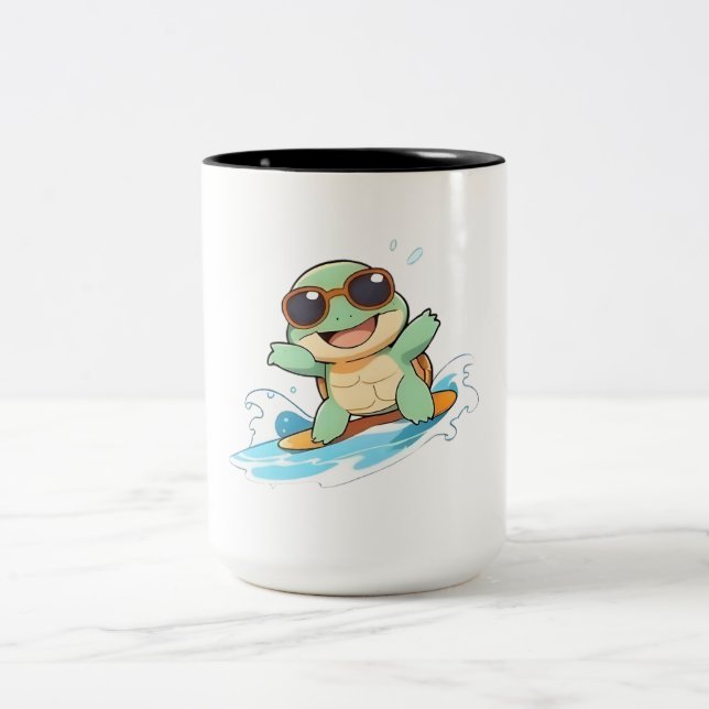 Söt Chibi Sköldpadda Surfare Sommar Strand Design Två-Tonad Mugg (Center)