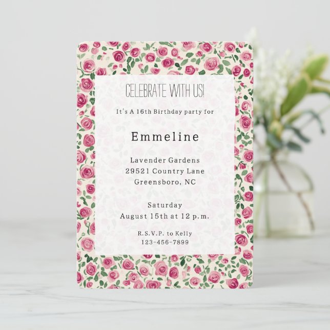 Söt Chic Rosa ros Blommigt Birthday Inbjudningar (Stående Fram)