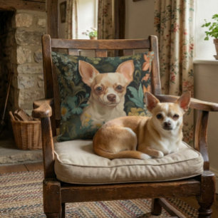 Söt chihuahua i en trädgård i William Morris-stil Kudde