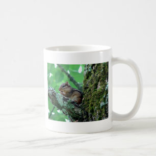 Söt Chipmunk i Träd-apparat och -gåvor Kaffemugg