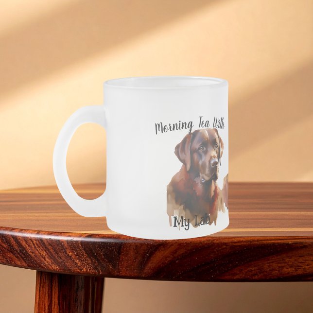 Söt chokladbrun labrador frostad glasmugg (Clear frosted Mug with Brown Lab. personalize)