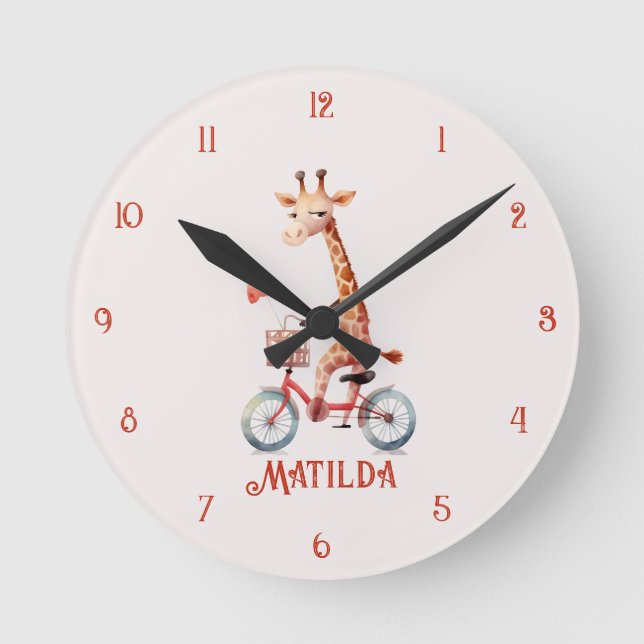 Söt Cirkusgiraff på cykel Barns väggklocka (Framsida)