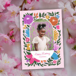 Söt Colorful Blommigts Arch Photo Girls Birthday Kort<br><div class="desc">Det här vackra födelsedag-fotohälsningskortet har en blommigt i hand plockade i magenta/fuchsia rosa, orange, gyllene gult, lila, blått och grönt över anpassningsbarnas bakgrund (visas på färg). Stil i blommigtens utformning är nästan kritaktig som / pasteller. Ett ovalt/bågformat ram belyser ett foto av den speciella lilla flickan i ditt liv! *Artwork...</div>