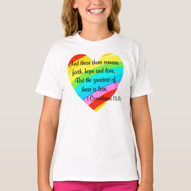 SÖT CORINTHIANS 13:13 RAINBOW HEART DESIGN T SHIRT (Framsida)