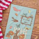 Söt Cottagecore Birds and Animals Personlig Kökshandduk<br><div class="desc">De kommer att visa kärlek i personligen handduk i köket. Den har en temainriktad design med söt cottagcore med illustrationer av fåglar, fjärilar, groda, kanin, mus, vissa svampar och vissa blommor med en punkt för att lägga till ett namn eller kort-meddelande i brunt skript eller kursivt skrivande inuti en brun...</div>