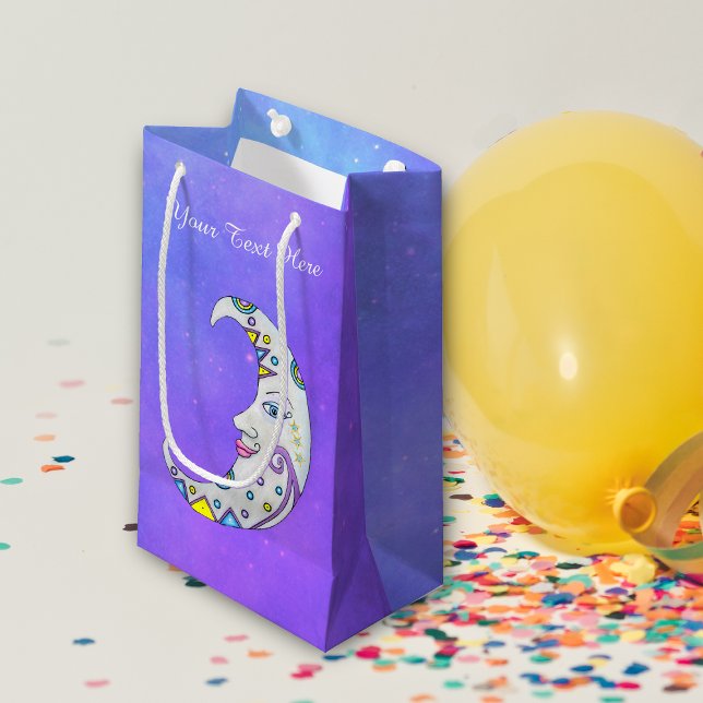 Söt Crescent Måne Colorful Markings Ansikte Lila (Fancy crescent moon pretty face colourful markings on purple sky celestial themed birthday gift bag.)
