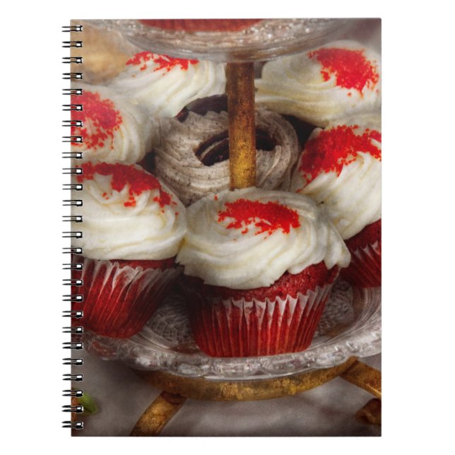 Söt - Cupcake - Röda sammetscupcakes Anteckningsbok Med Spiral (Framsidan)