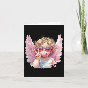 Söt Cupid som blåser bubbelgummi Sungles Alla hjär Kort