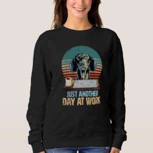 & söt dachshund har ett trist jobb t shirt