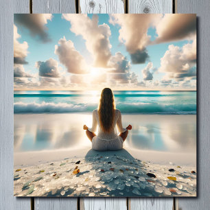 Söt Dam Meditating on Beach Poster