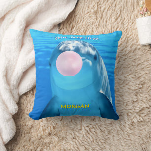 Söt delfin som blåser bubbelgum, namn & meddelande kudde