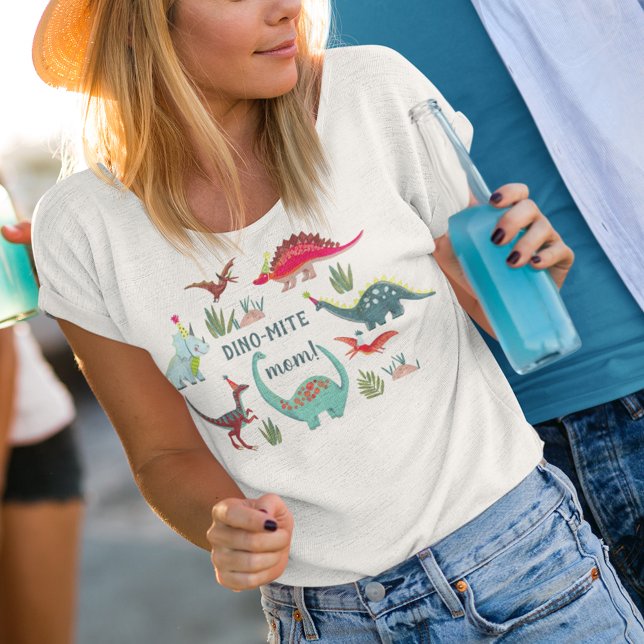 Söt dinosaurie dino-mite mamas födelsedagsfest t shirt (Cute dinosaur dino-mite mom birthday party T-Shirt)