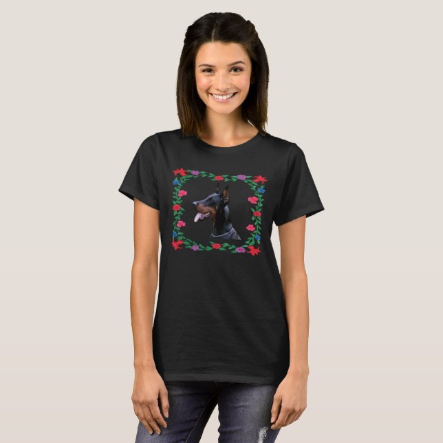 Söt Doberman Mamma blomma Hund Mamma  T Shirt (Hel framsida)