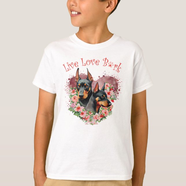 Söt Dobermann Hund Blommig T Shirt (Framsida)