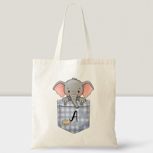 Söt elefant som tittar ut från fickan med initial tygkasse (Skapare uppladdad)