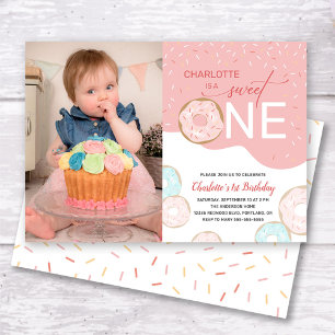 Söt en Rosa Frosting Photo Girl's 1st Birthday Inbjudningar