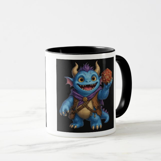 Söt Fantasy Monster som håller D20 T-Shirt Mugg (Framsida höger)