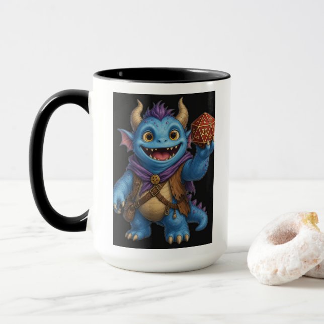 Söt Fantasy Monster som håller D20 Tärningar T-Shi Mugg (Med munk)