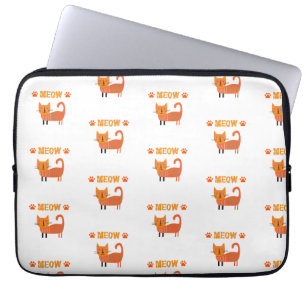 Söt färglös katt ser underbar ut på laptop sleeve