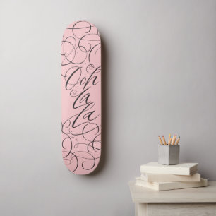 Söt Femine - Oj La La - Sensuous Lettering Mini Skateboard Bräda 18,5 Cm