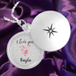Söt Feminin i Kärlek Du hatar Berlockhalsband<br><div class="desc">Söt locket med mig KÄRLEK,  du och en rosa ros färgad abstrakt,  blommigt dekorerat hjärta. Lägg till namn för att anpassa dig till den du kärlekar!</div>