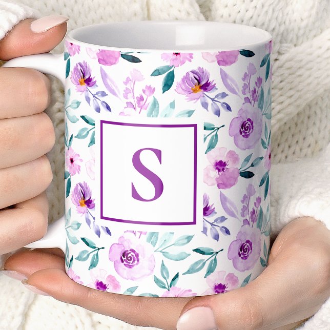 Söt flickaktig lila blommönster Monogram Kaffemugg (Skapare uppladdad)