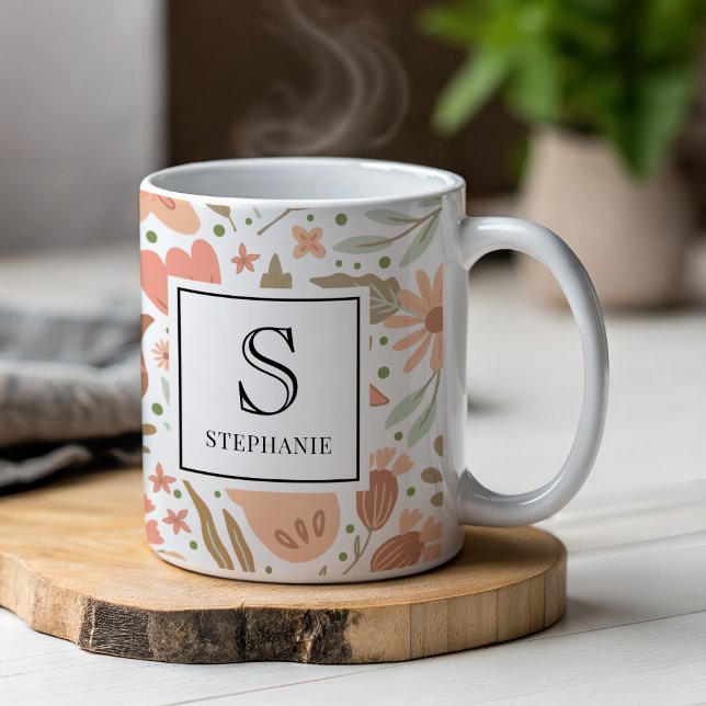 Söt flickaktig persikablommönster monogramnamn kaffemugg (Skapare uppladdad)