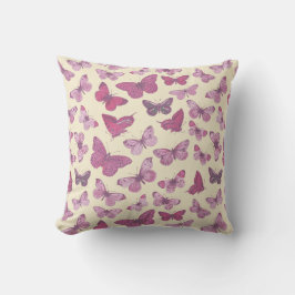Söt flickaktig rosa fjärilsmönster på beige kudde