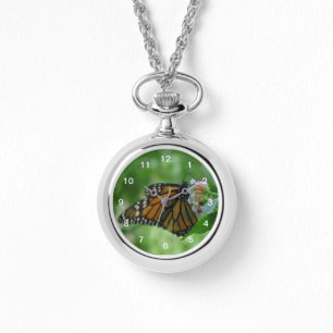 Söt Fluttering Monarch Butterfly på Rosa Flower Armbandsur