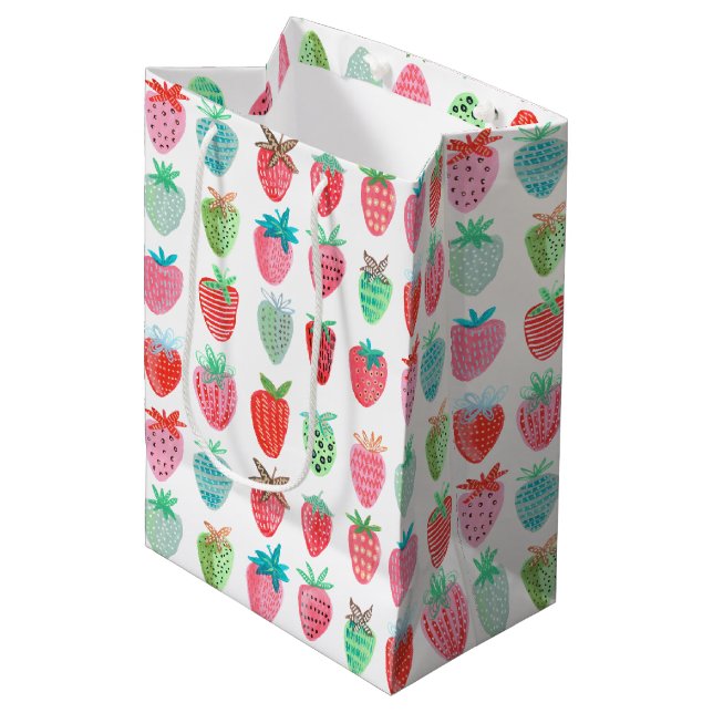 Söt födelsedagsflicka för strawberry tjej i rosa (Framsidan Vinklad)