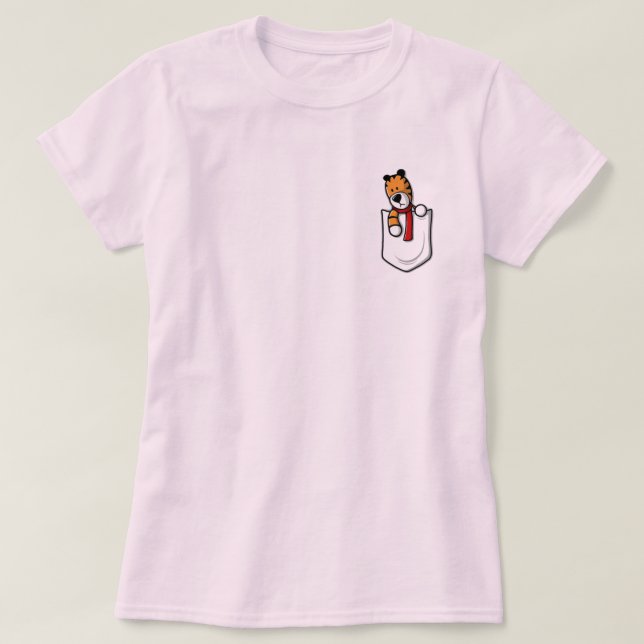 Söt formad ficka i rosan t shirt (Design framsida)