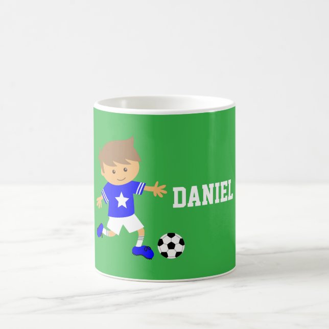 Söt fotbollsstjärna pojke, fotbollstema kaffemugg (Center)