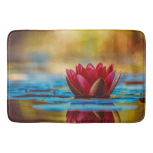Söt Foto av en Lotus Flower i en damm Badrumsmatta