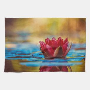 Söt Foto av en Lotus Flower i en damm Kökshandduk